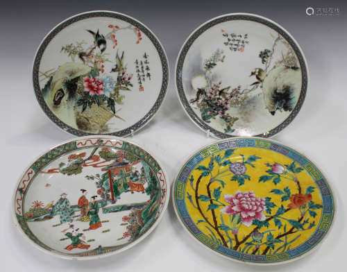 Two Chinese famille rose porcelain circular dishes, Republic period or later 20th century, each