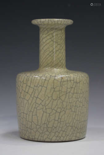 A Chinese Guan-type crackle glazed stoneware mallet-shaped vase, the cylindrical body with narrow