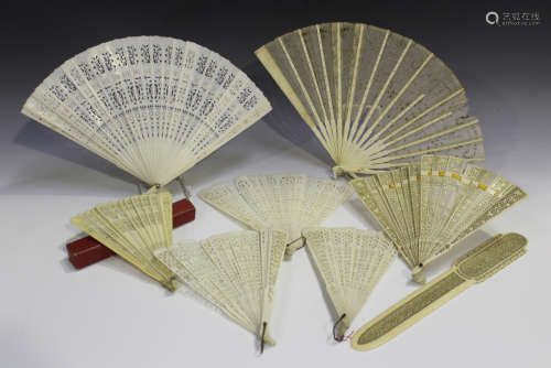 A Chinese Canton bone brisé fan, mid-19th century, the pair of guards and seventeen sticks pierced