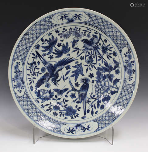 A Chinese blue and white porcelain circular dish, late 19th century, painted with magpies amidst