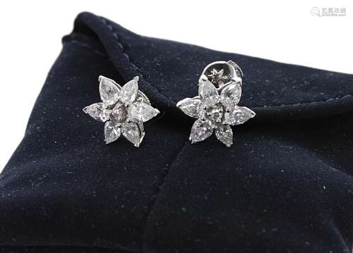 De Beers pair of 18ct white gold diamond flower cluster earrings, 1.10 ct. clarity VS, colour E/F,