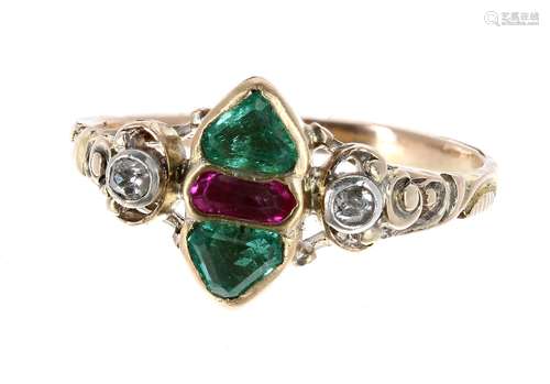 Antique yellow gold emerald, ruby and diamond ring with engraved shoulders set with two diamonds,