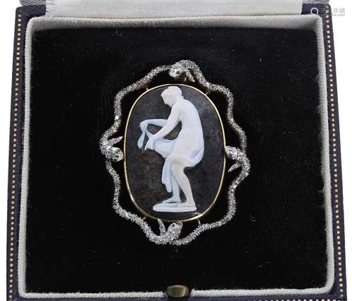 Fine quality carved oval hardstone cameo brooch depicting a classical lady bathing, set in a