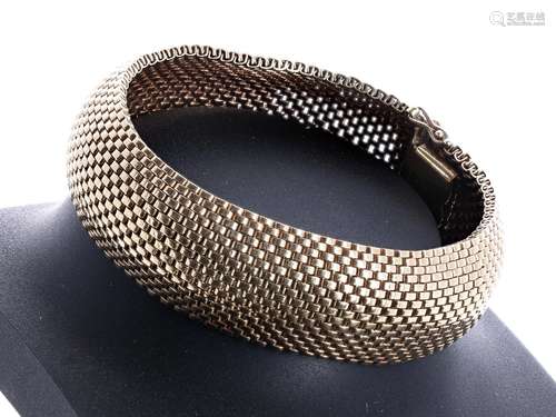 9ct yellow gold woven mesh link wide bracelet, width 18mm, 45.4gm, 7.5