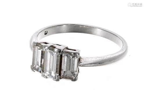 Platinum emerald-cut diamond trilogy ring, 1.40ct approx, clarity VS, colour I/J, width 7mm, 4.