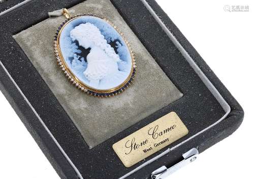 Very fine cameo hardstone pendant/brooch by Gerhard Schmidt, carved in fine detail depicting a young