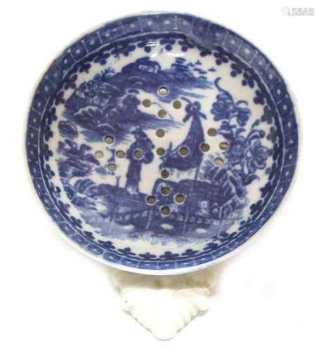 Caughley 'Fisherman' pattern transfer print porcelain strainer, with shell handle, 3