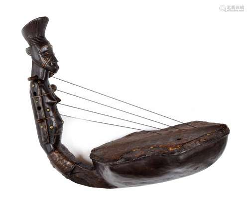 Early 20th century Congolese Mangetu tribal anthropomorphic harp/Kundi, the carved figural neck