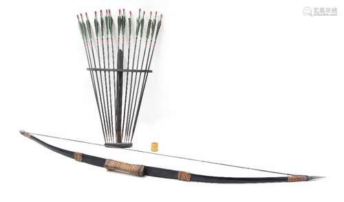 Chinese Quing Dynasty bamboo and horn long bow, original string, 56