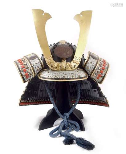 Japanese Kabuto (Samurai helmet), bears crest emblem 'mon' of the Li family, 20th century