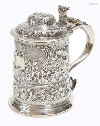 George II silver tankard with cover, gilded interior, maker 'H B' (possibly Henry Brind), London