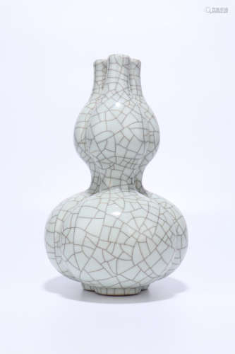 a guanyao porcelain three-joint gourd vase,qing dynasty