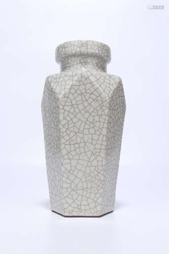 a guanyao porcelain hexagonal vase,qing dynasty