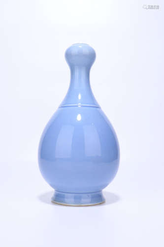 a blue glazed porcelain vase,qing dynasty