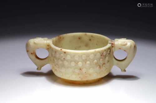 A WHITE JADE CUP WITH TWO HANDLES