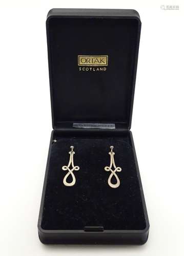 Ortak Scotland - Orkney jewellery : A pair of silver drop earrings marked MG for Malcolm Gray. 1