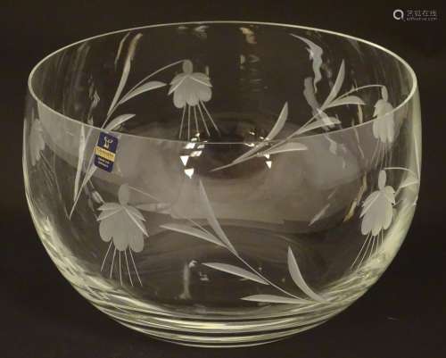 A boxed Gleneagles Crystal 'Springtime Ambiente' glass bowl, with etched floral decoration, 9
