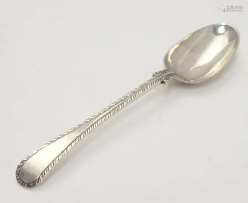 An 18thC silver tea spoon with feather edge handle. 5