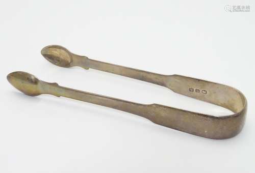 George III silver fiddle pattern sugar tongs. Hallmarked London 1810 maker WE. 5 1/2