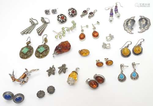 Assorted jewellery including pedants, earrings brooch etc Please Note - we do not make reference