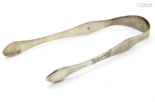 Geo III silver tongs hallamrked London 1805 maker Peter, Ann & William Bateman. 5 1/2