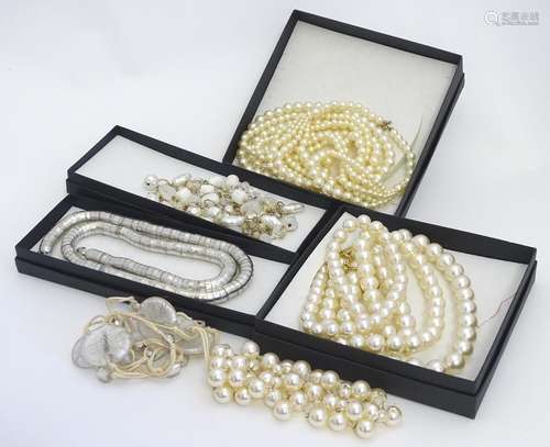 Assorted vintage bead necklaces etc Please Note - we do not make reference to the condition of