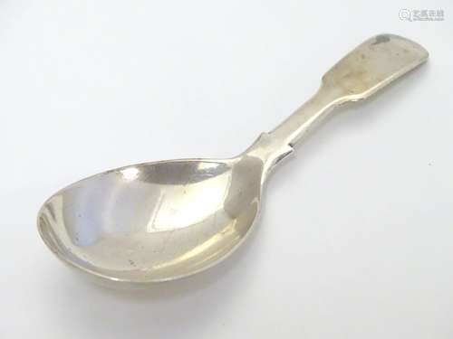 An Early Victorian silver fiddle pattern caddy spoon. Hallmarked London 1844 maker James Beebe.