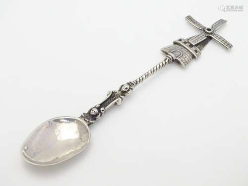 A Dutch silver spoon, the handle formed as a windmill. with import marks for Chester 1904. 5 1/2