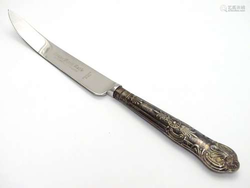 A silver handled grapefruit knife. Hallmarked Sheffield 1971 8