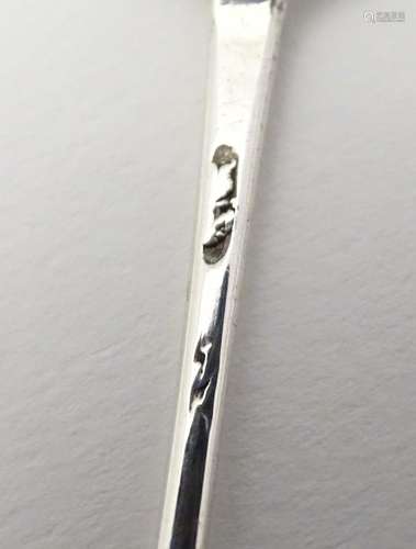 An 18th C Geo III silver mote spoon 5 3/8