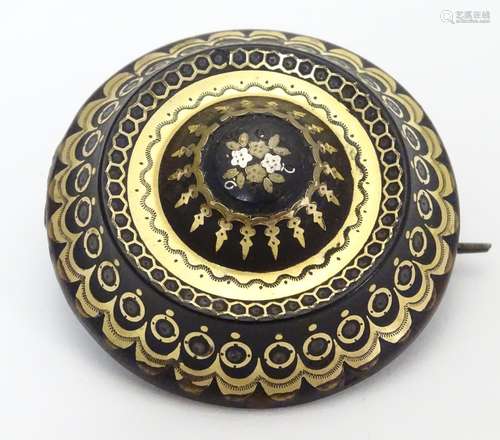 A Victorian faux tortoiseshell brooch with piquet work detail. Approx 1 3/4