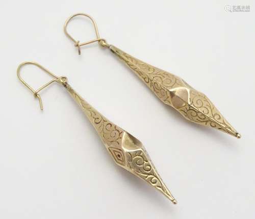 A pair of late 19thC / early 20thC 9ct gold and yellow metal drop earrings Approx 2