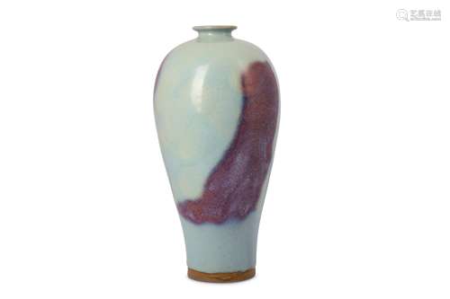 A CHINESE JUNYAO-STYLE VASE, MEIPING.