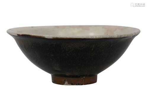 A CHINESE CERAMIC BOWL.