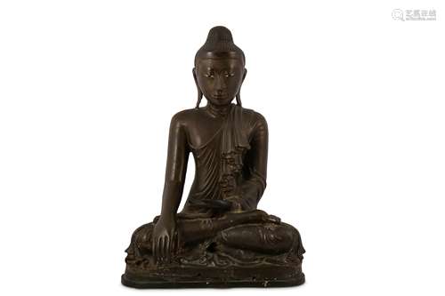 A BURMESE BRONZE FIGURE OF BUDDHA SAKYAMUNI.