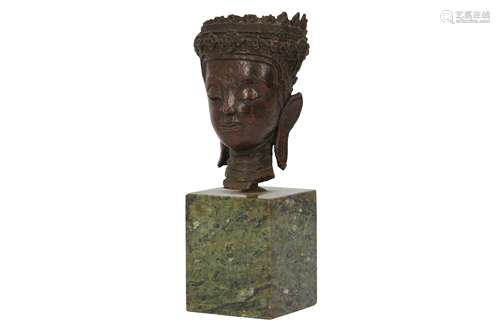 A SUKHOTHAI BRONZE HEAD OF A BUDDHA.