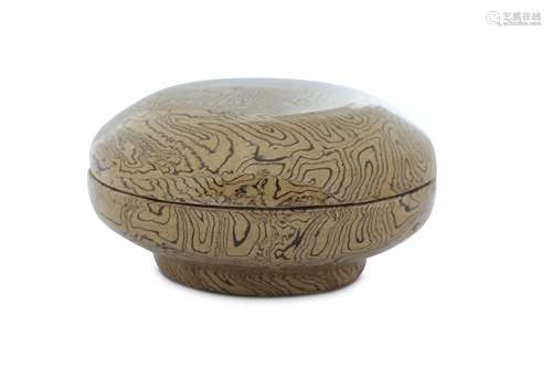 A CHINESE MARBLE-GLAZED CIRCULAR BOX AND COVER.