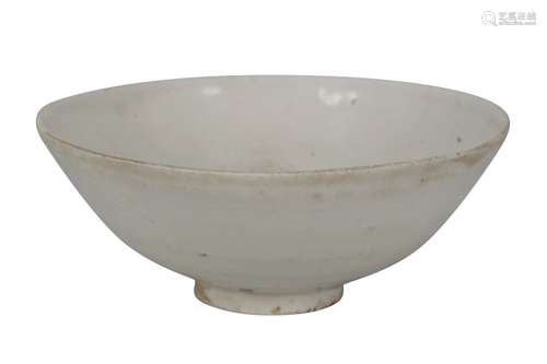 A CHINESE HUOZHOU WHITE-GLAZED MOULDED CUP.