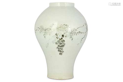 A LARGE KOREAN WHITE-GLAZED 'GRAPES' JAR.