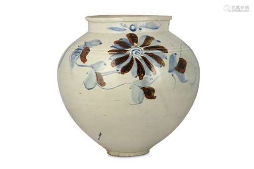 A LARGE KOREAN BLUE AND WHITE 'FLOWER' JAR.