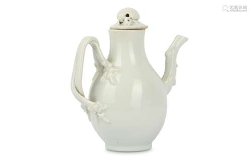 A CHINESE WHITE-GLAZED TEAPOT AND COVER.