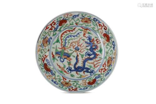 A CHINESE WUCAI 'DRAGON AND PHOENIX' DISH.