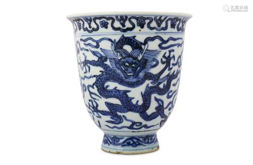 A LARGE CHINESE BLUE AND WHITE 'DRAGON' GOBLET.