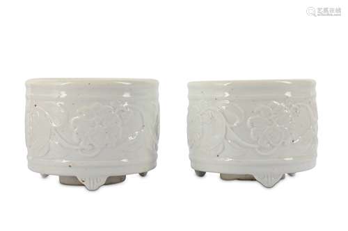 A PAIR OF CHINESE WHITE-GLAZED 'HIBISCUS' INCENSE BURNERS.