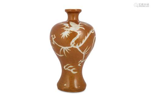 A CHINESE SLIP-DECORATED VASE, MEIPING.