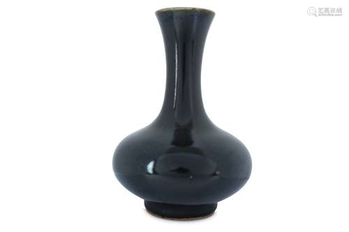 A CHINESE BLACK-GLAZED BOTTLE VASE.