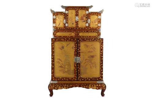 A SMALL JAPANESE LACQUER CABINET (SHODANA).