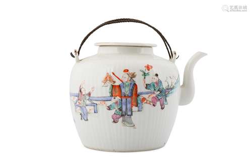 A CHINESE FAMILLE ROSE TEAPOT AND COVER.