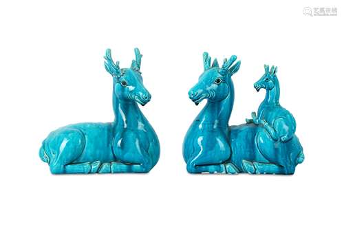 A PAIR OF CHINESE TURQUOISE-GLAZED DEER.