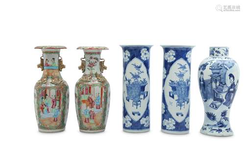 A GROUP OF CANTON FAMILLE ROSE AND BLUE AND WHITE VASES.